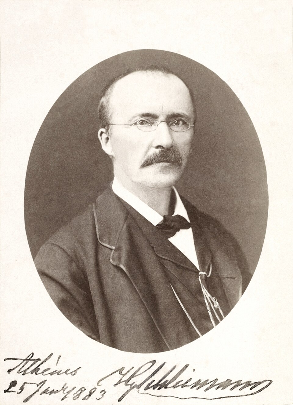 Photo: S. Kohn, Hofphotograph · Public domain Heinrich Schliemann